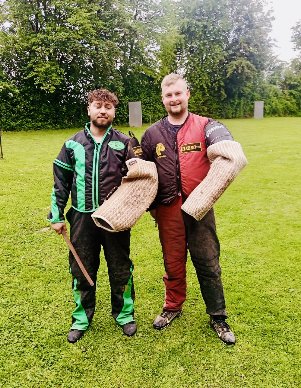 Helfer Danny Holmes und Fynn Sturhahn